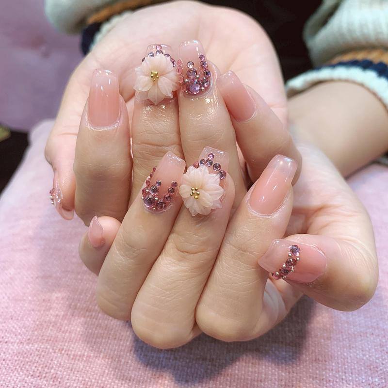 nối bật với nail hoa nổi 3d