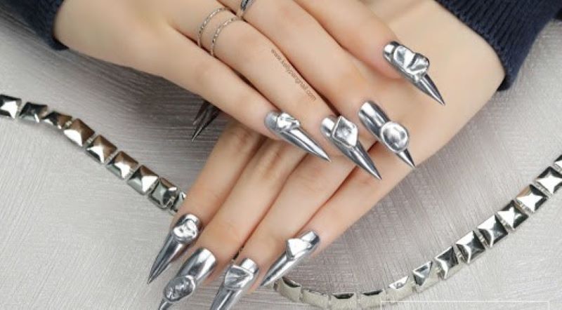 Nail tay với charm độc lạ mà cực sang chảnh cho nàng thích sự khác bọtNail tay với charm độc lạ mà cực sang chảnh cho nàng thích sự khác bọt 