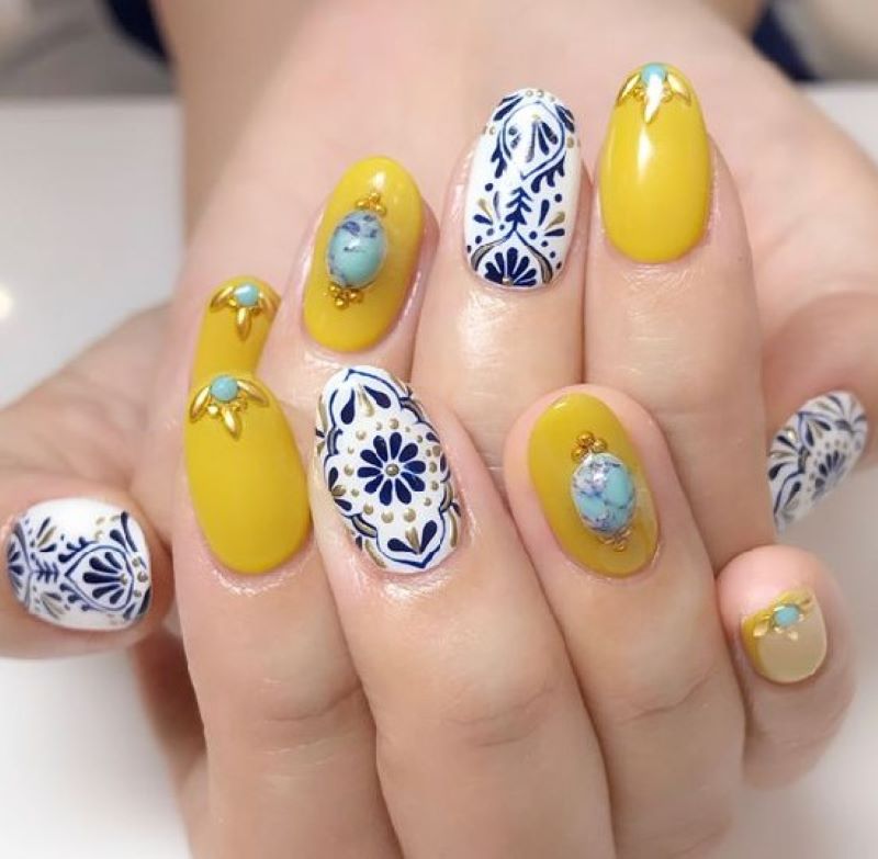 Nail thổ cẩm rực rỡ