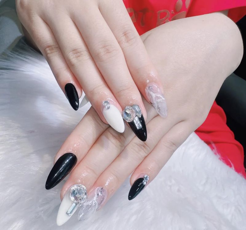 Cực kỳ sang trọng tiểu thư cho nàng tìm kiếm bộ nail thanh lịch 