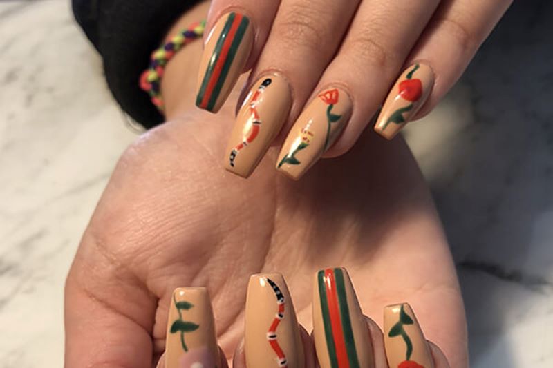 Nail gucci con rắn 