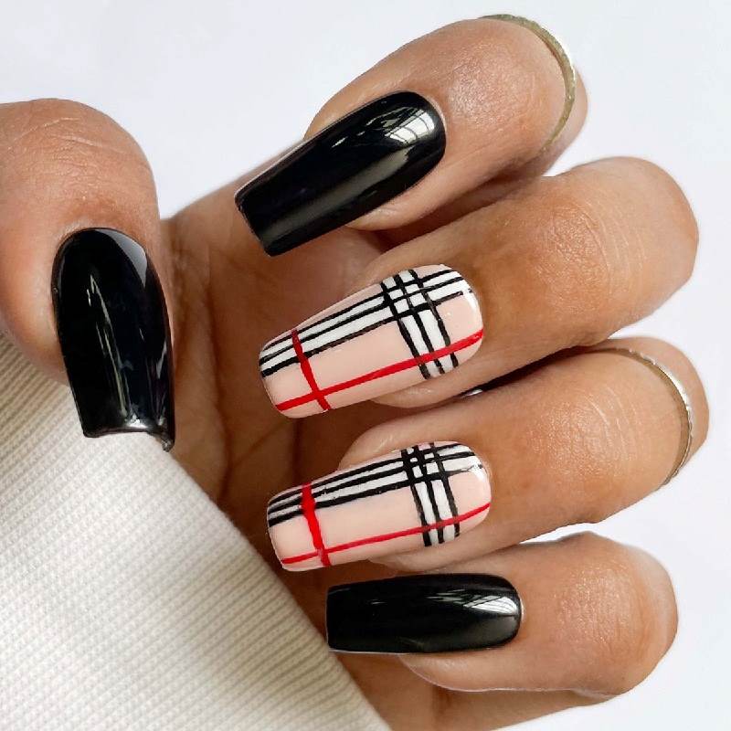 nail gucci hồng 