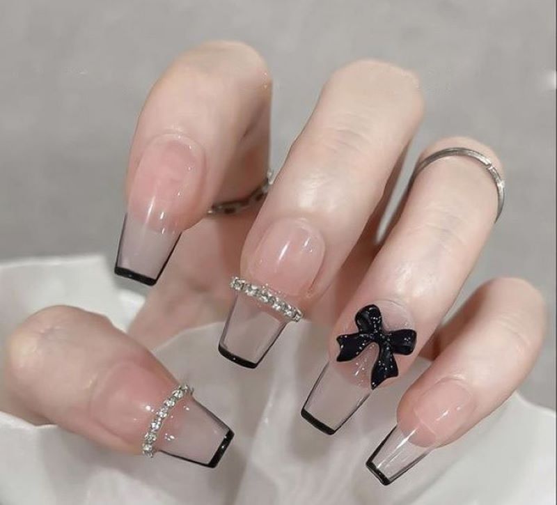 Thiết kế nail xinh đơn giản nhưng vẫn rất bắt mắt