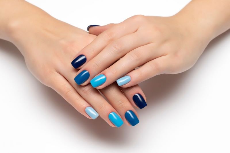 Mẫu nail màu xanh dương trơn cho móng vuông