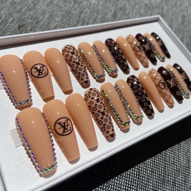 Mẫu nail LV