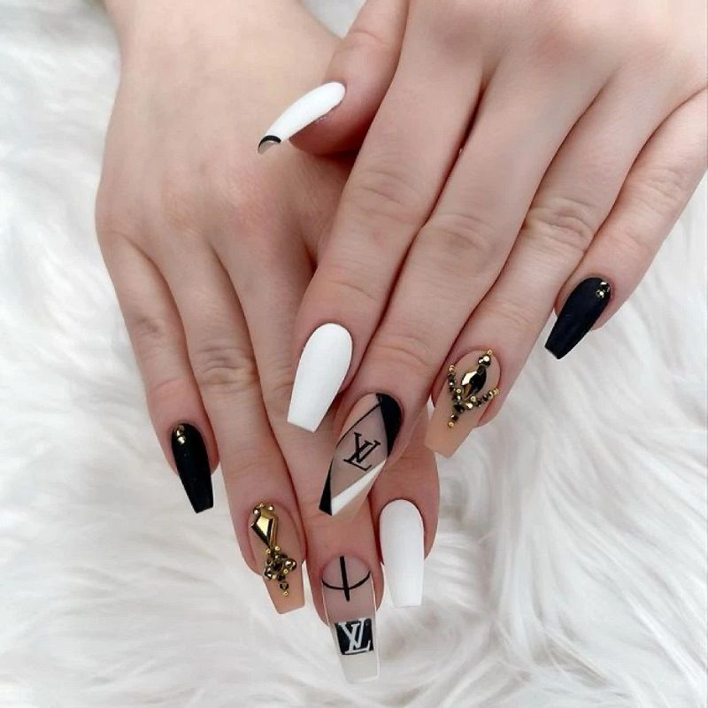 Mẫu nail LV