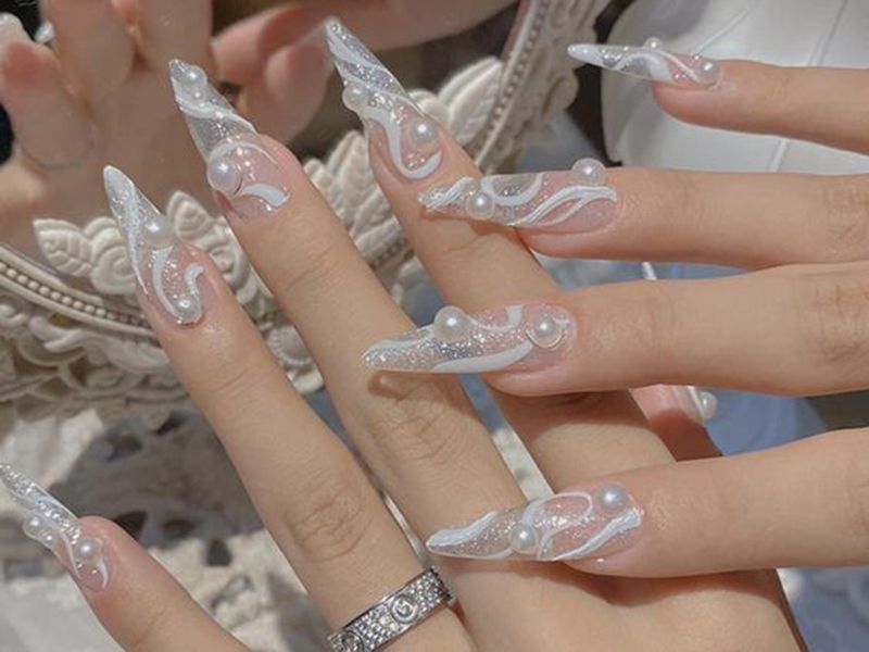 Mẫu nail đính ngọc trai