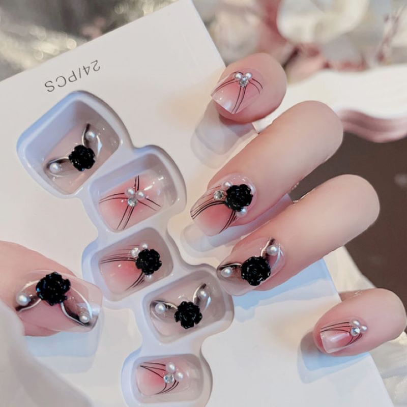 Mẫu nail đính ngọc trai