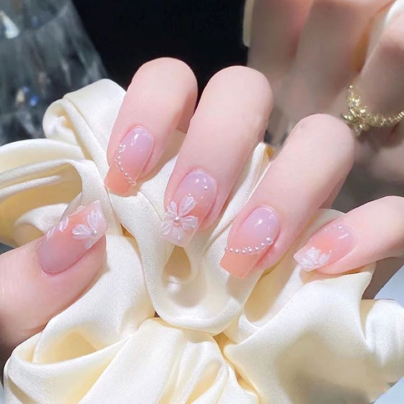 Mẫu nail đính ngọc trai