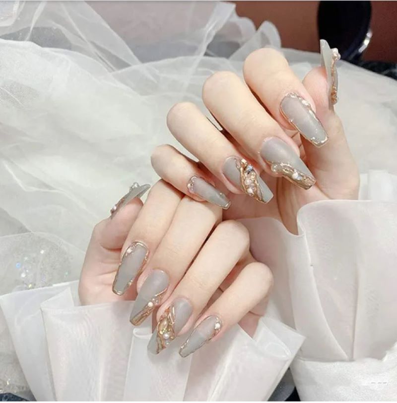 Nail màu bạc