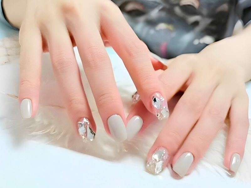 Nail màu bạc